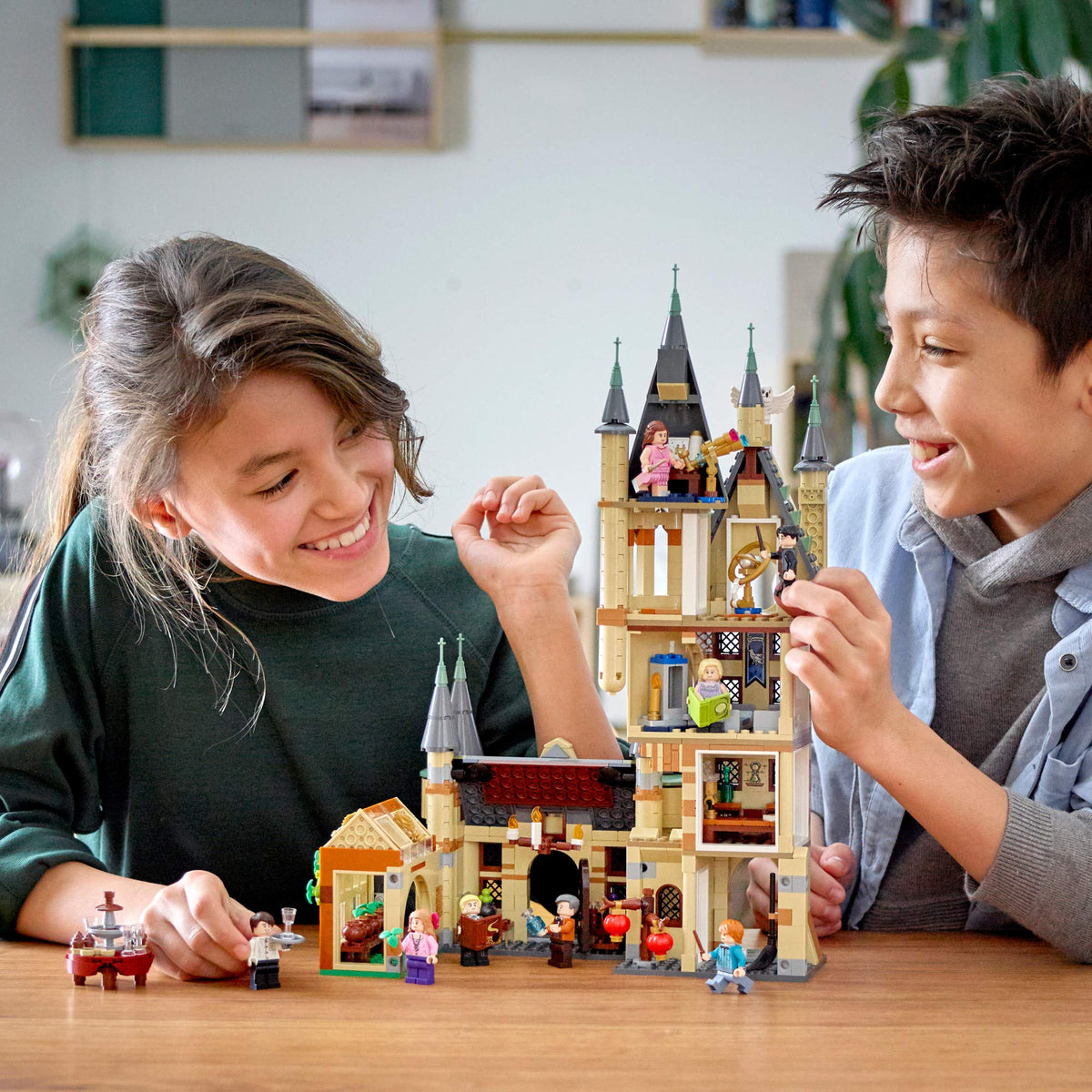 Castle Toy Playset with 8 Character Minifigures T918644